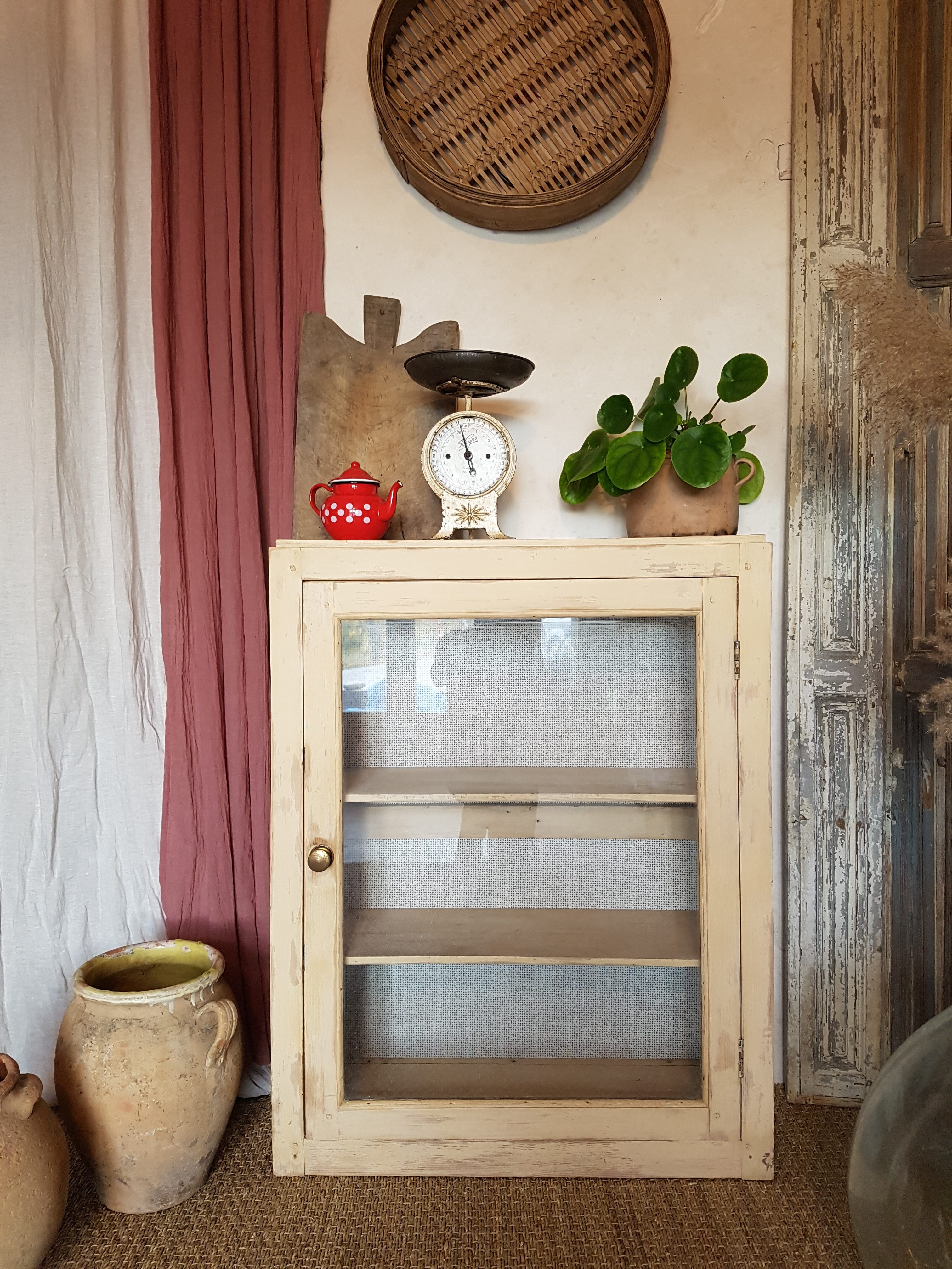 Collections précédentes: Inspirations passées pour vos futurs projets 85 Hellébore Vitrine patinée (ancien garde-manger)