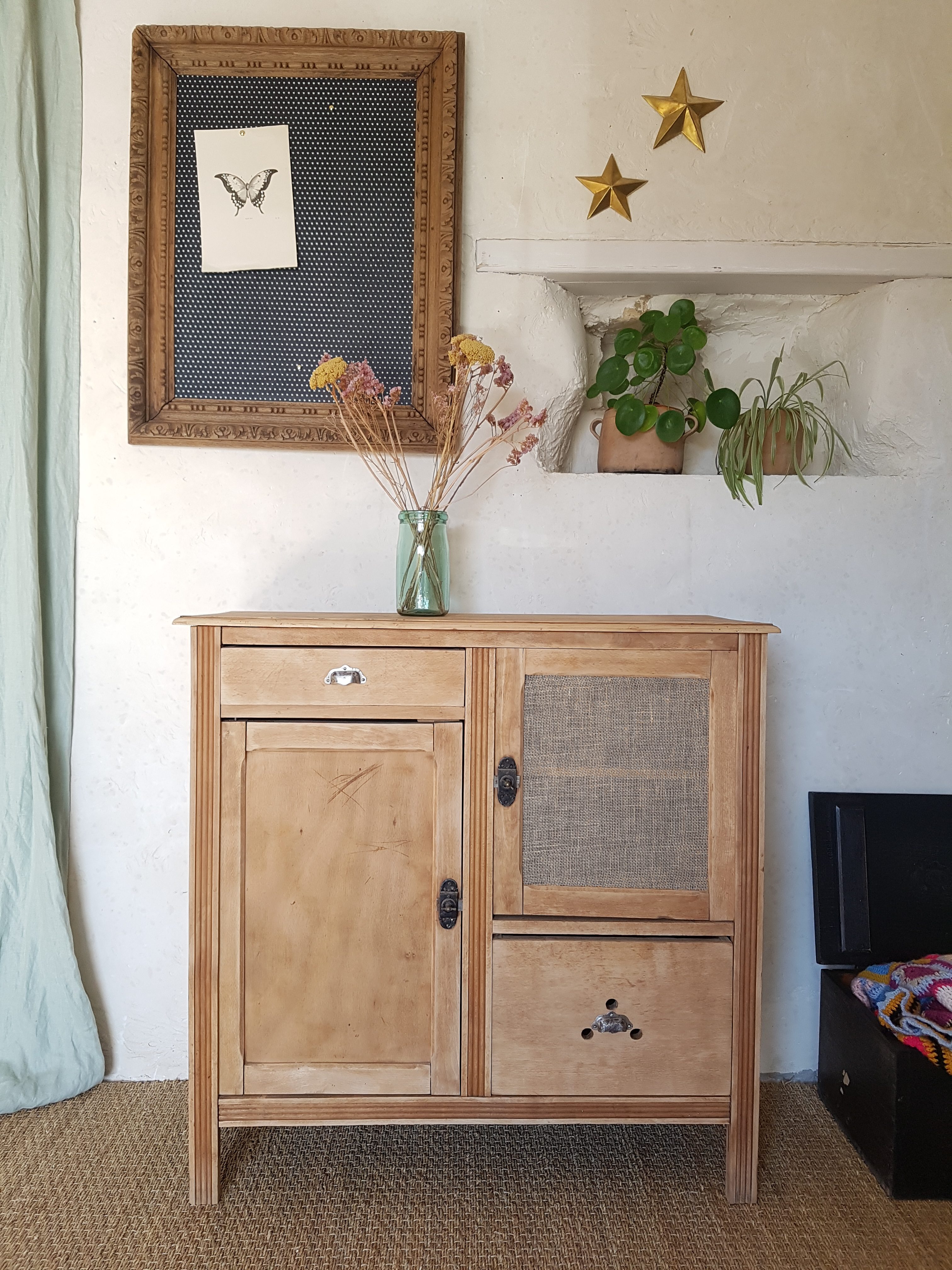 Collections précédentes: Inspirations passées pour vos futurs projets 105 Tournesol Ancien meuble garde-manger
