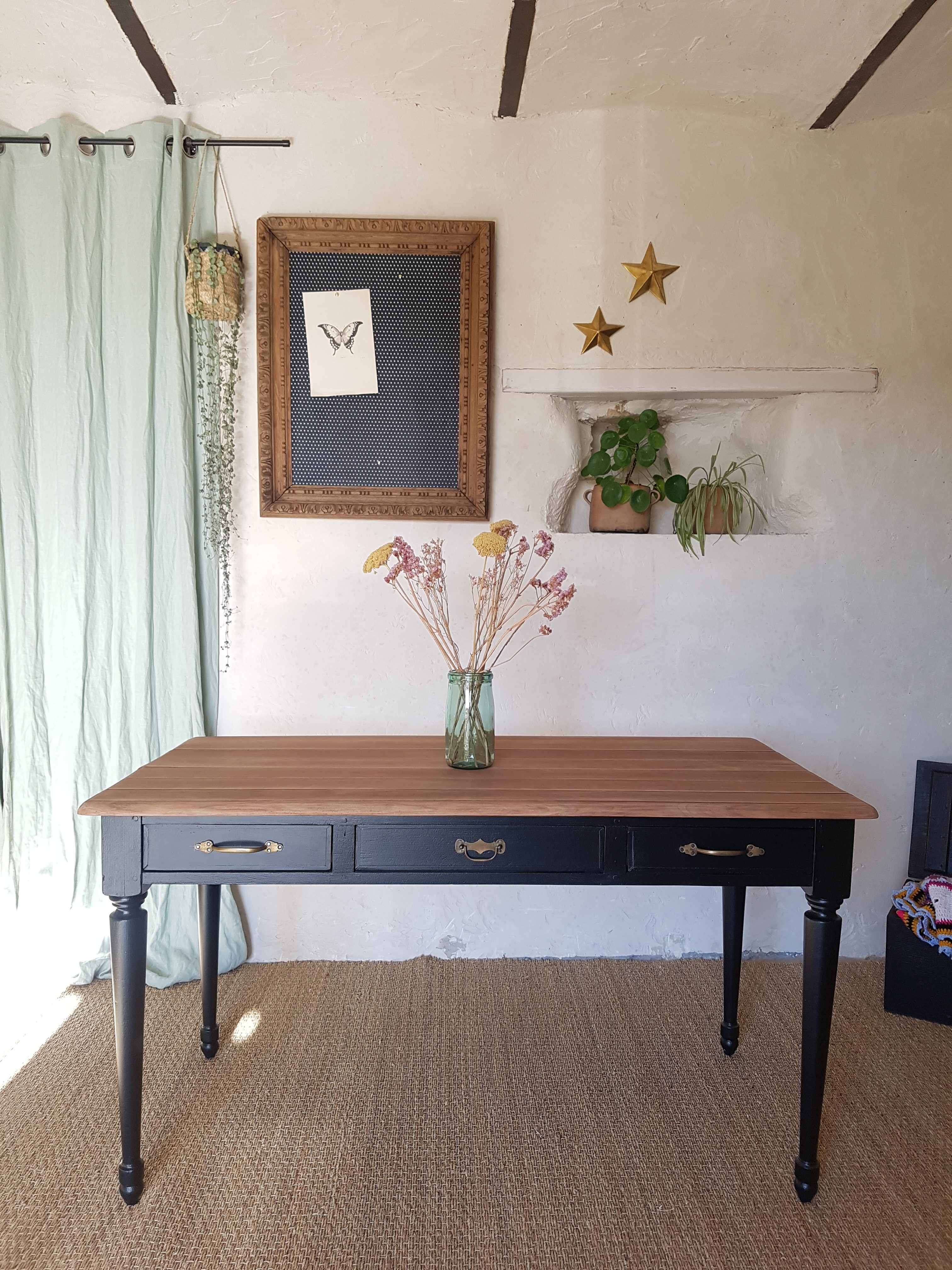 Collections précédentes: Inspirations passées pour vos futurs projets 94 Lotus Table aux pieds tournés noirs