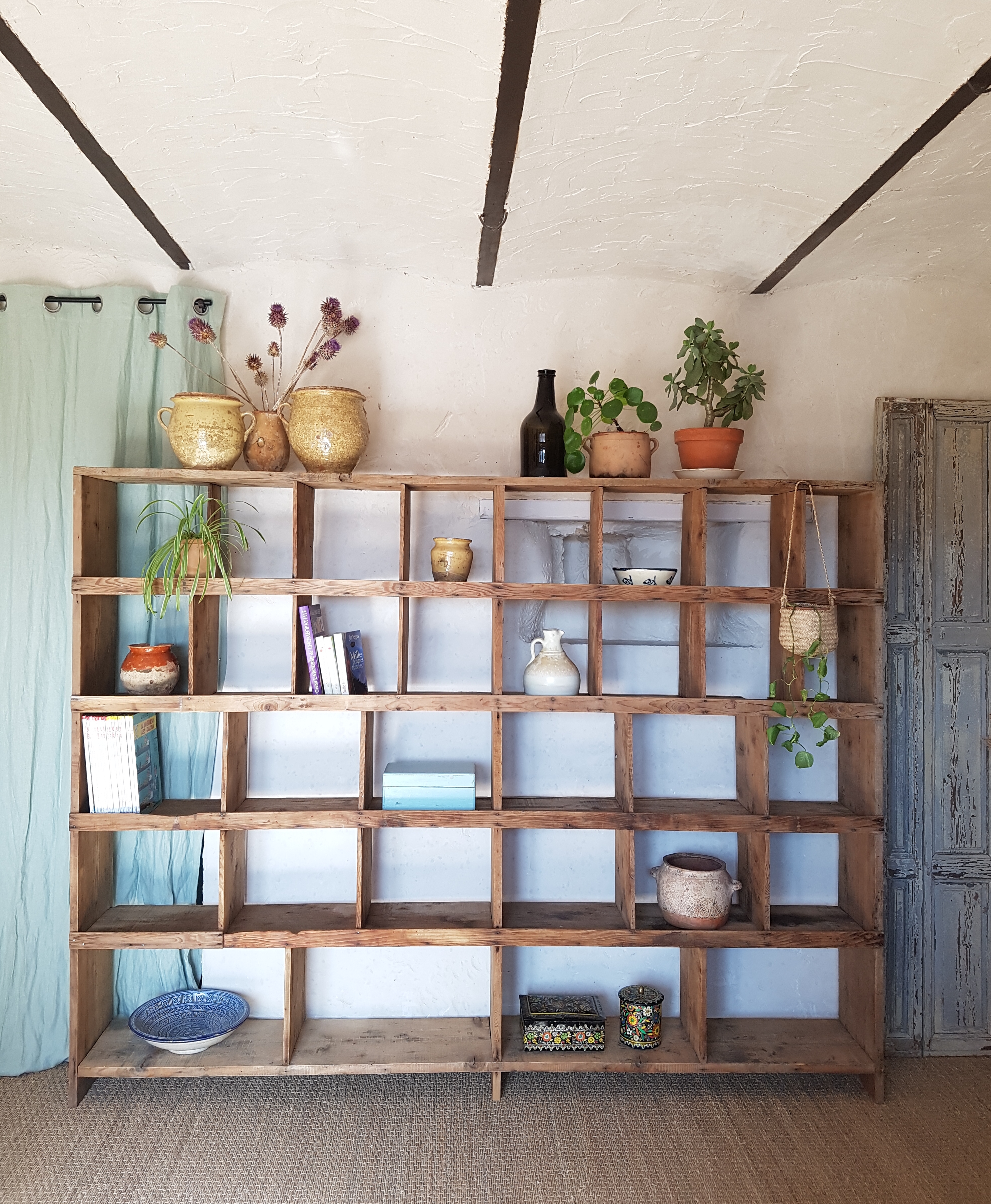 Collections précédentes: Inspirations passées pour vos futurs projets 108 Jonquille Ancien grand meuble à casiers d'atelier