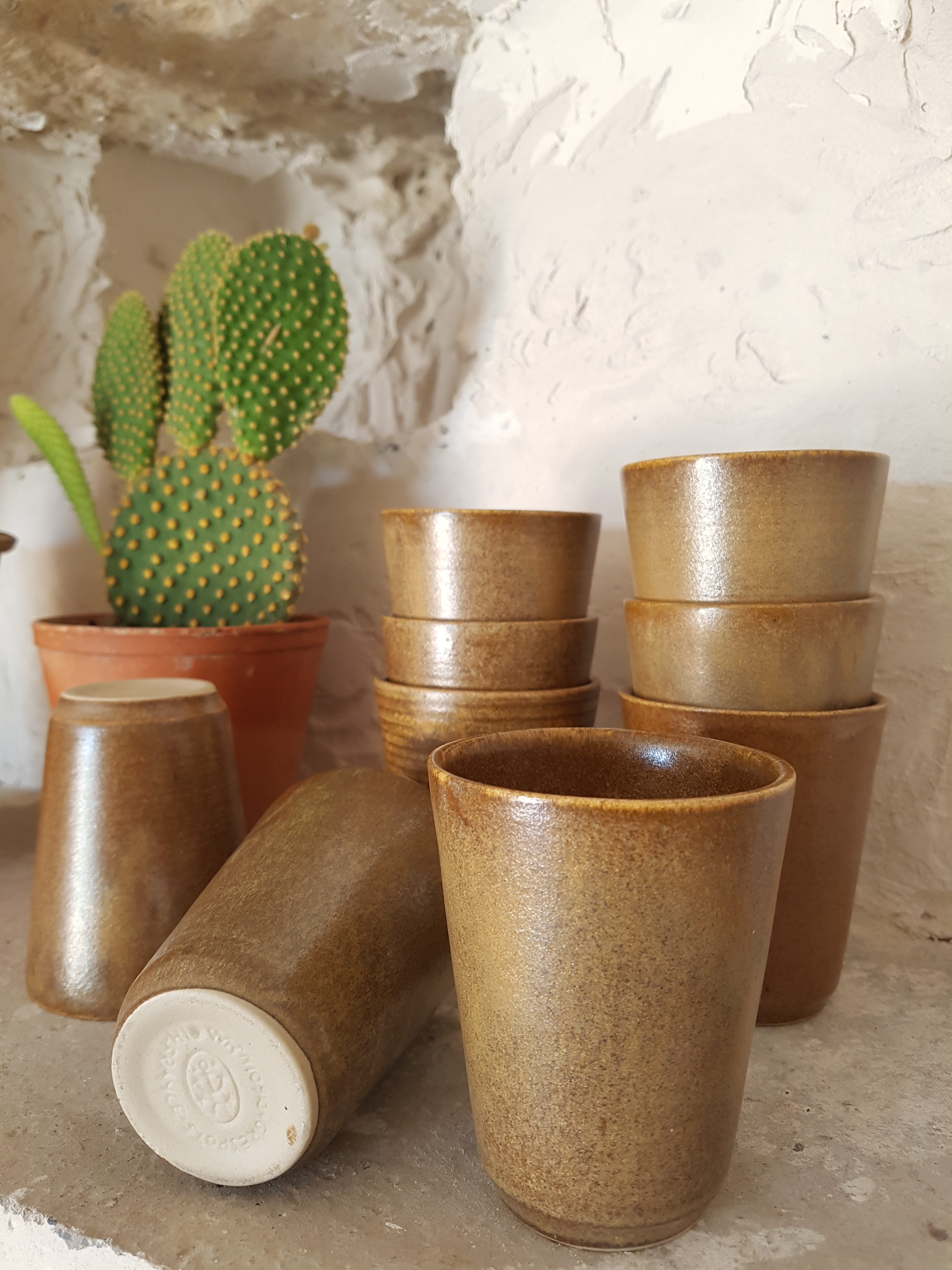 Lot de 9 tasses gobelets en grès vintage Digoin 1 Lot de 9 tasses gobelets en grès vintage Digoin