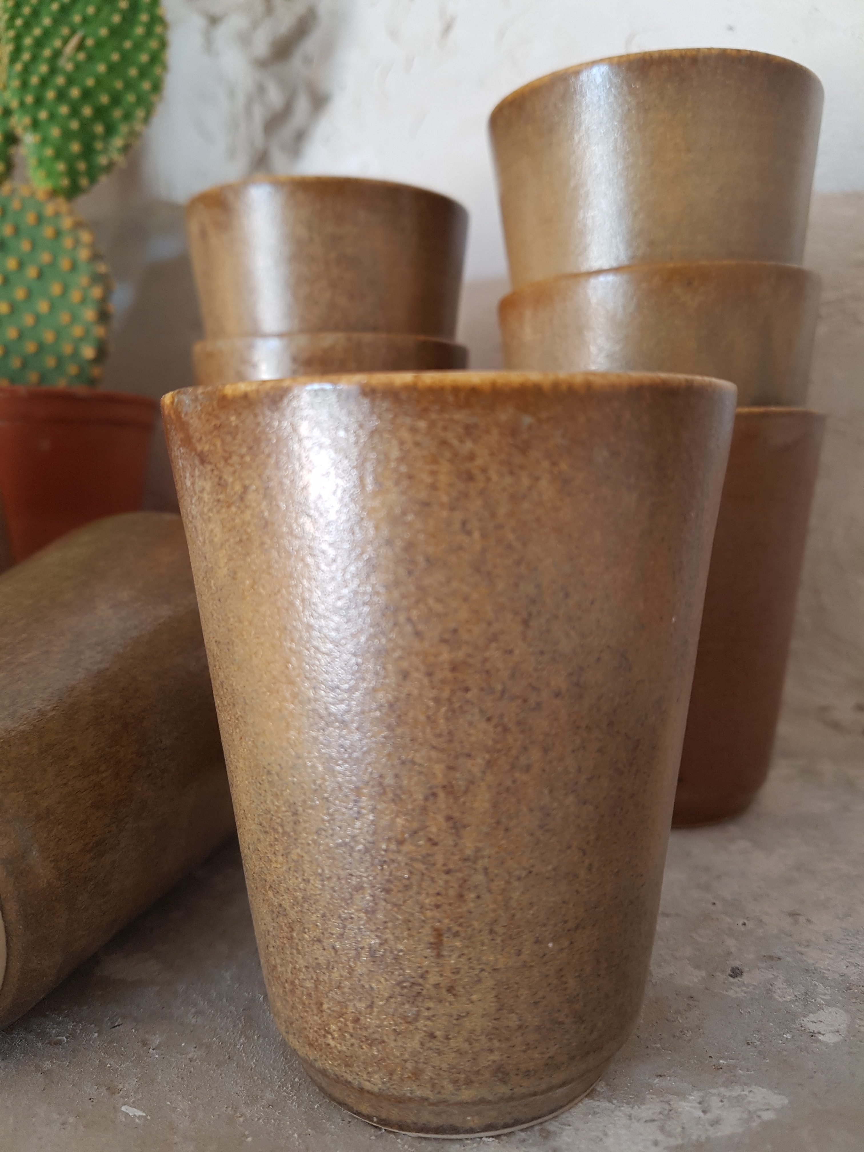 Lot de 9 tasses gobelets en grès vintage Digoin 2 Lot de 9 tasses gobelets en grès vintage Digoin