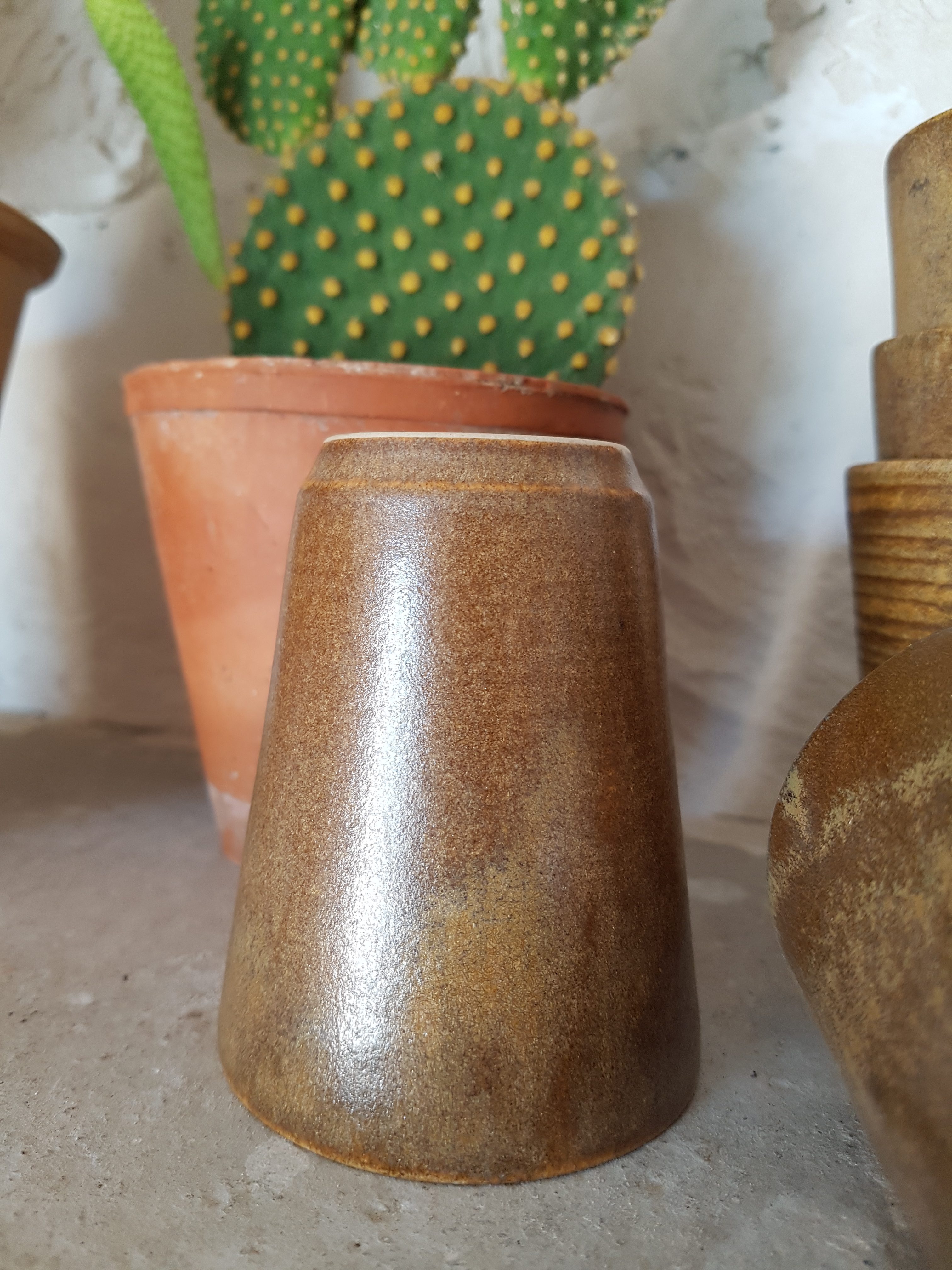 Lot de 9 tasses gobelets en grès vintage Digoin 3 Lot de 9 tasses gobelets en grès vintage Digoin