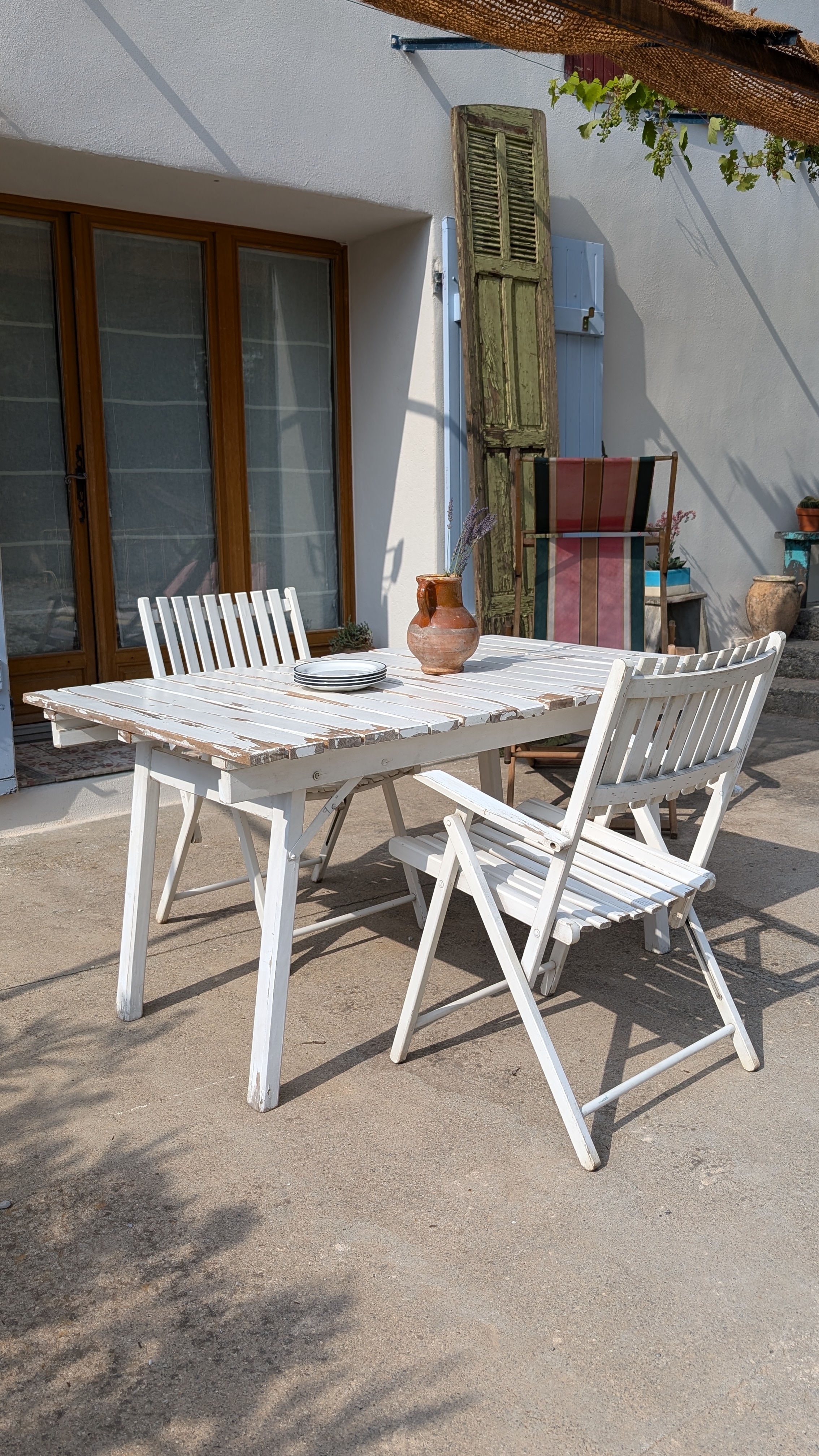 Ensemble table et 2 fauteuils de jardin en bois 1 Ensemble table et 2 fauteuils de jardin en bois