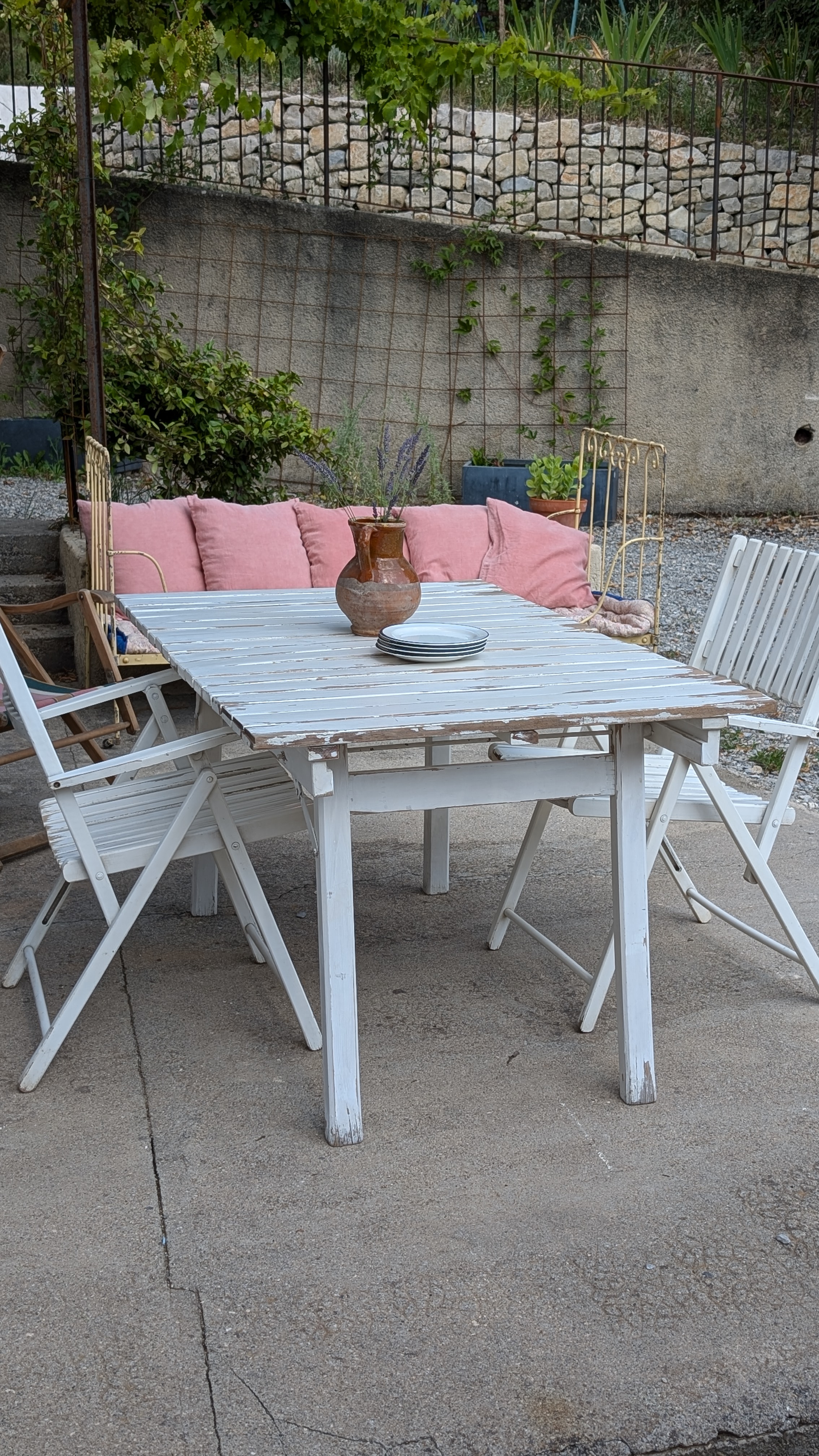 Ensemble table et 2 fauteuils de jardin en bois 2 Ensemble table et 2 fauteuils de jardin en bois