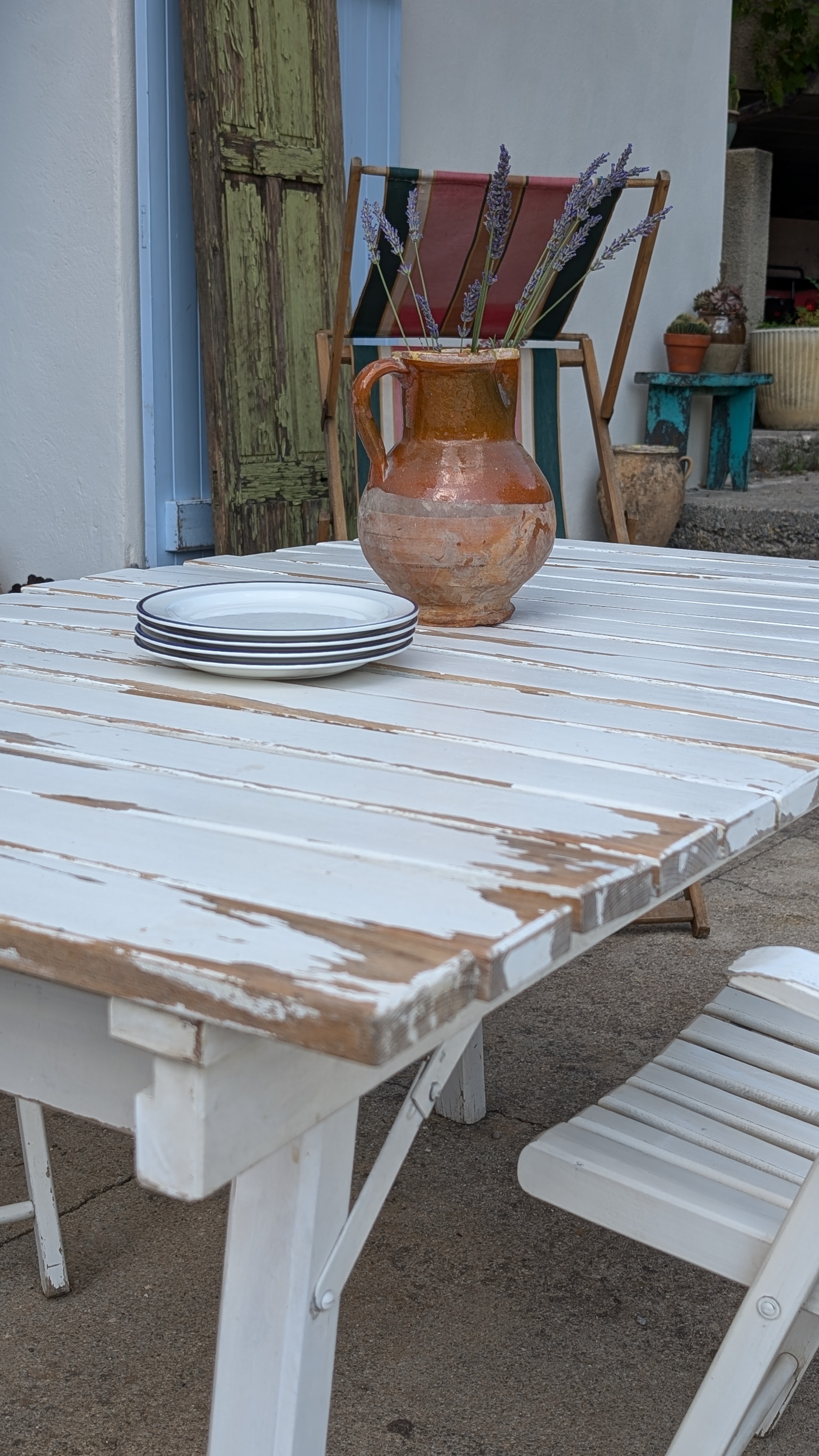 Ensemble table et 2 fauteuils de jardin en bois 3 Ensemble table et 2 fauteuils de jardin en bois