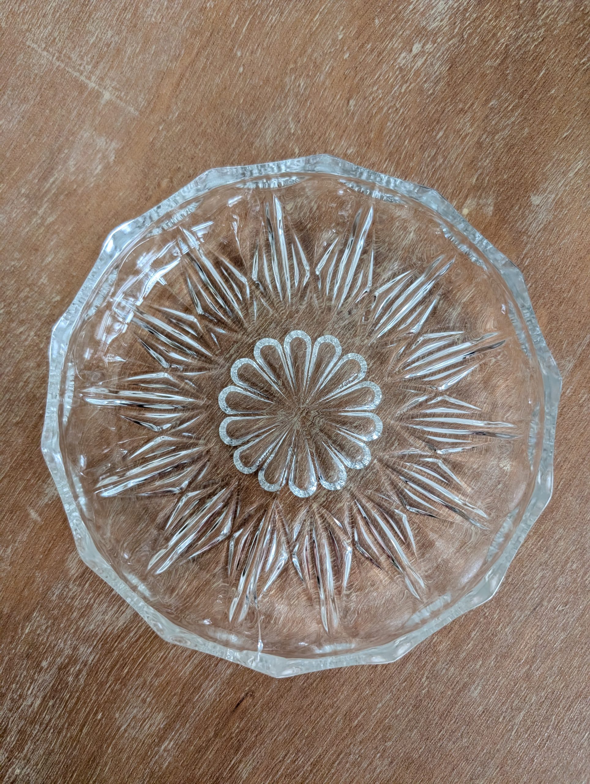 Coupelles anciennes en verre ciselé 2 Coupelles anciennes en verre ciselé