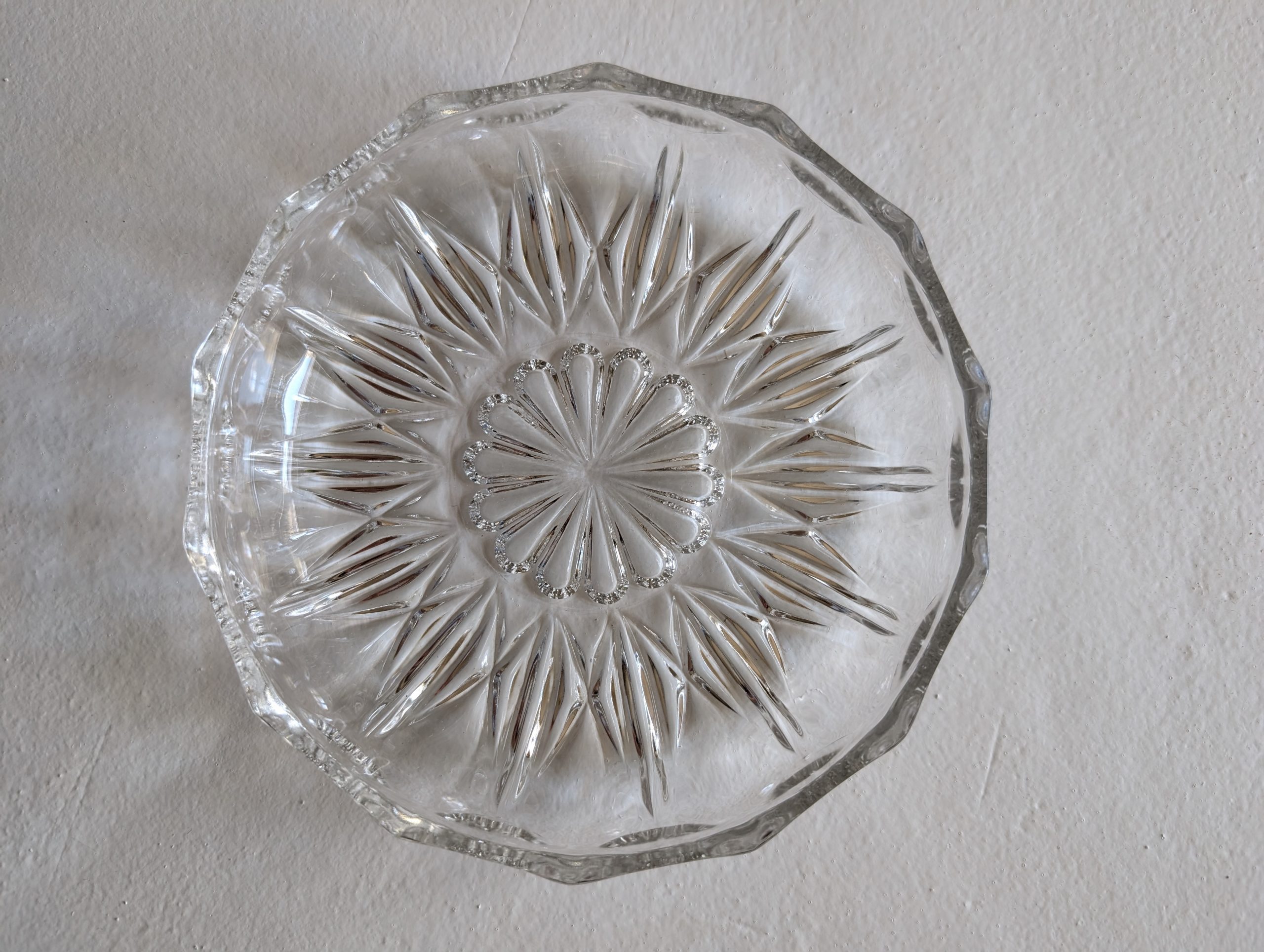 Coupelles anciennes en verre ciselé 4 Coupelles anciennes en verre ciselé
