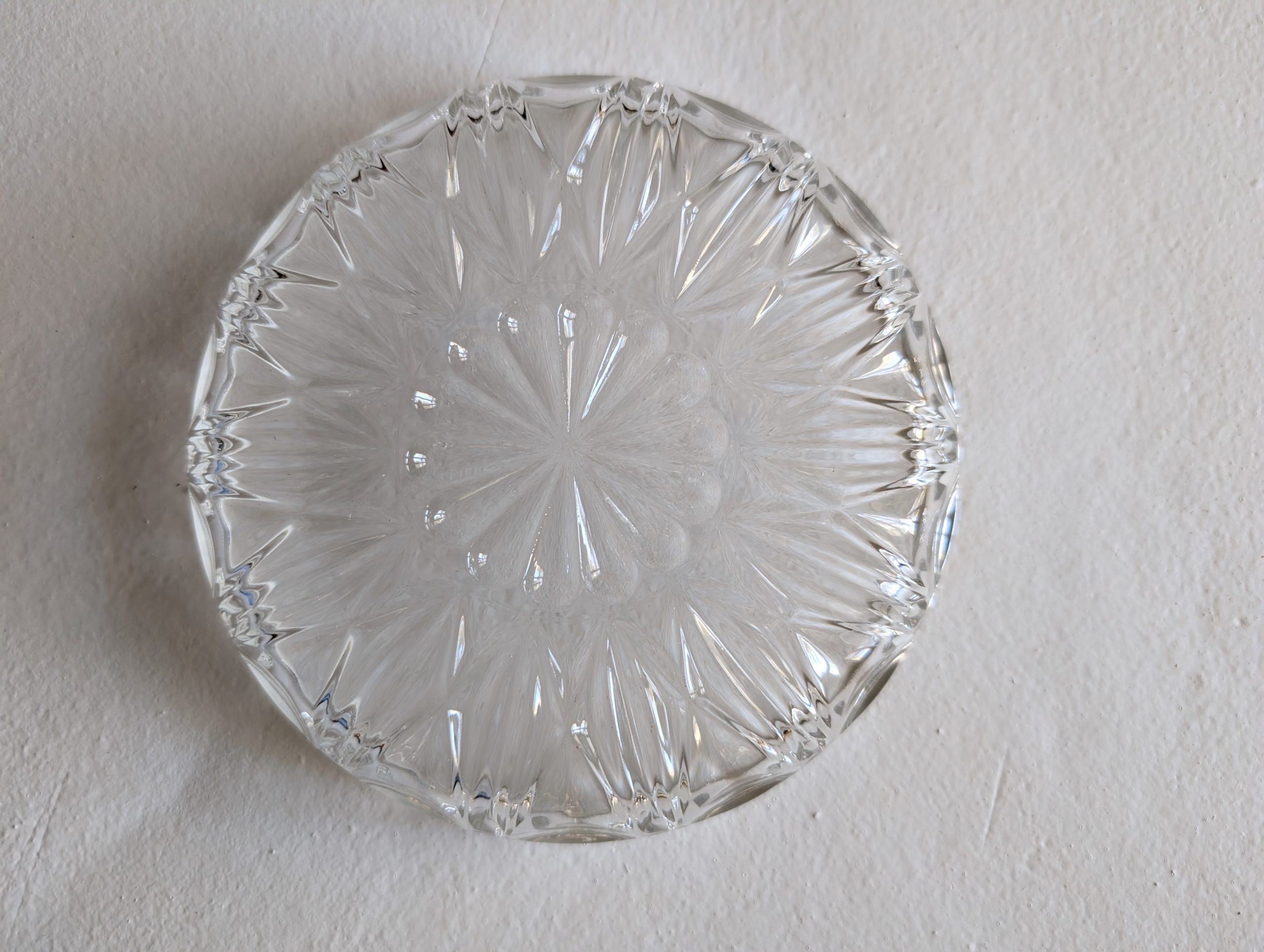 Coupelles anciennes en verre ciselé 6 Coupelles anciennes en verre ciselé