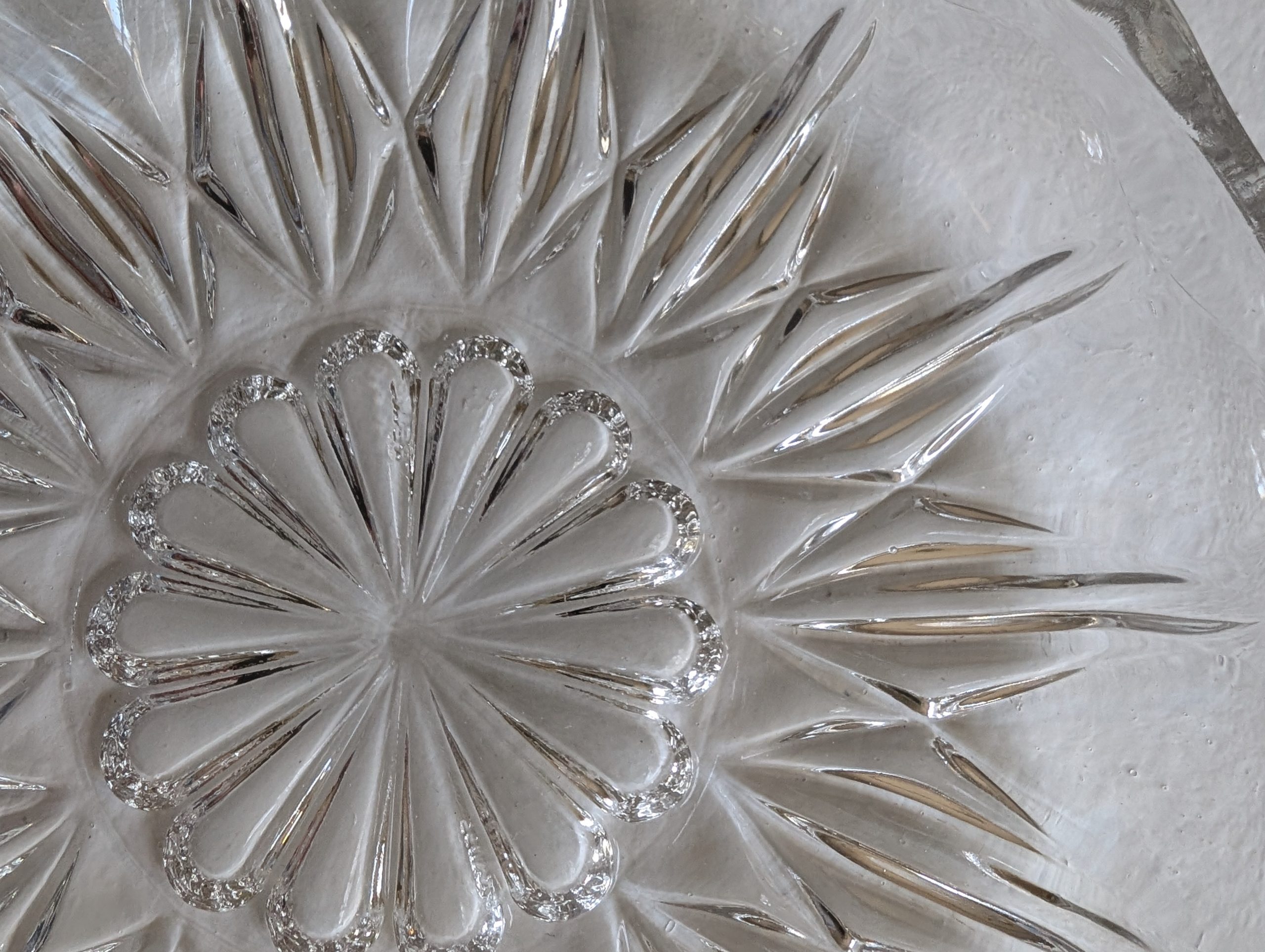 Coupelles anciennes en verre ciselé 5 Coupelles anciennes en verre ciselé