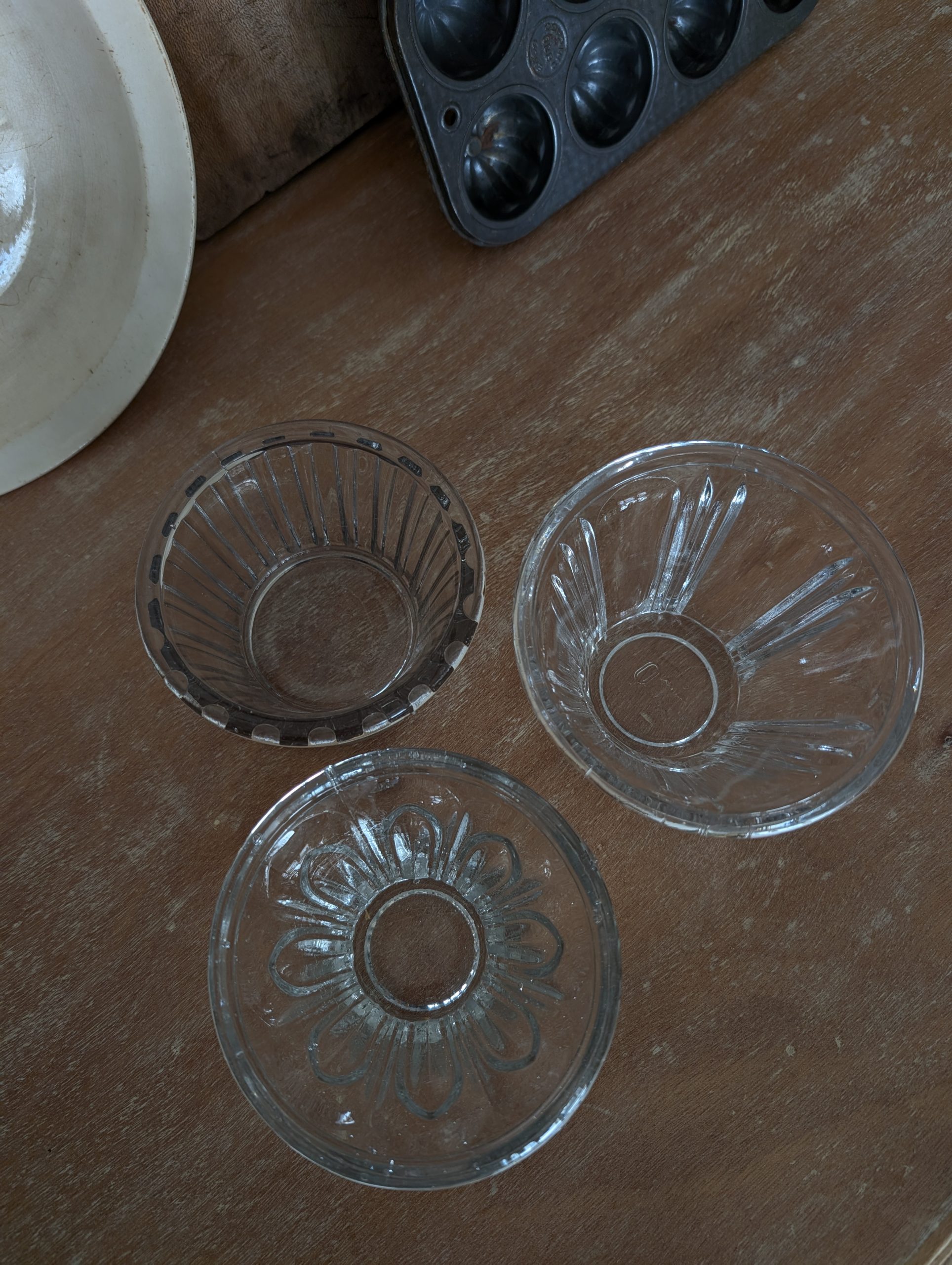 Ancien pot de confiture en verre motif strié 6 Ancien pot de confiture en verre motif strié
