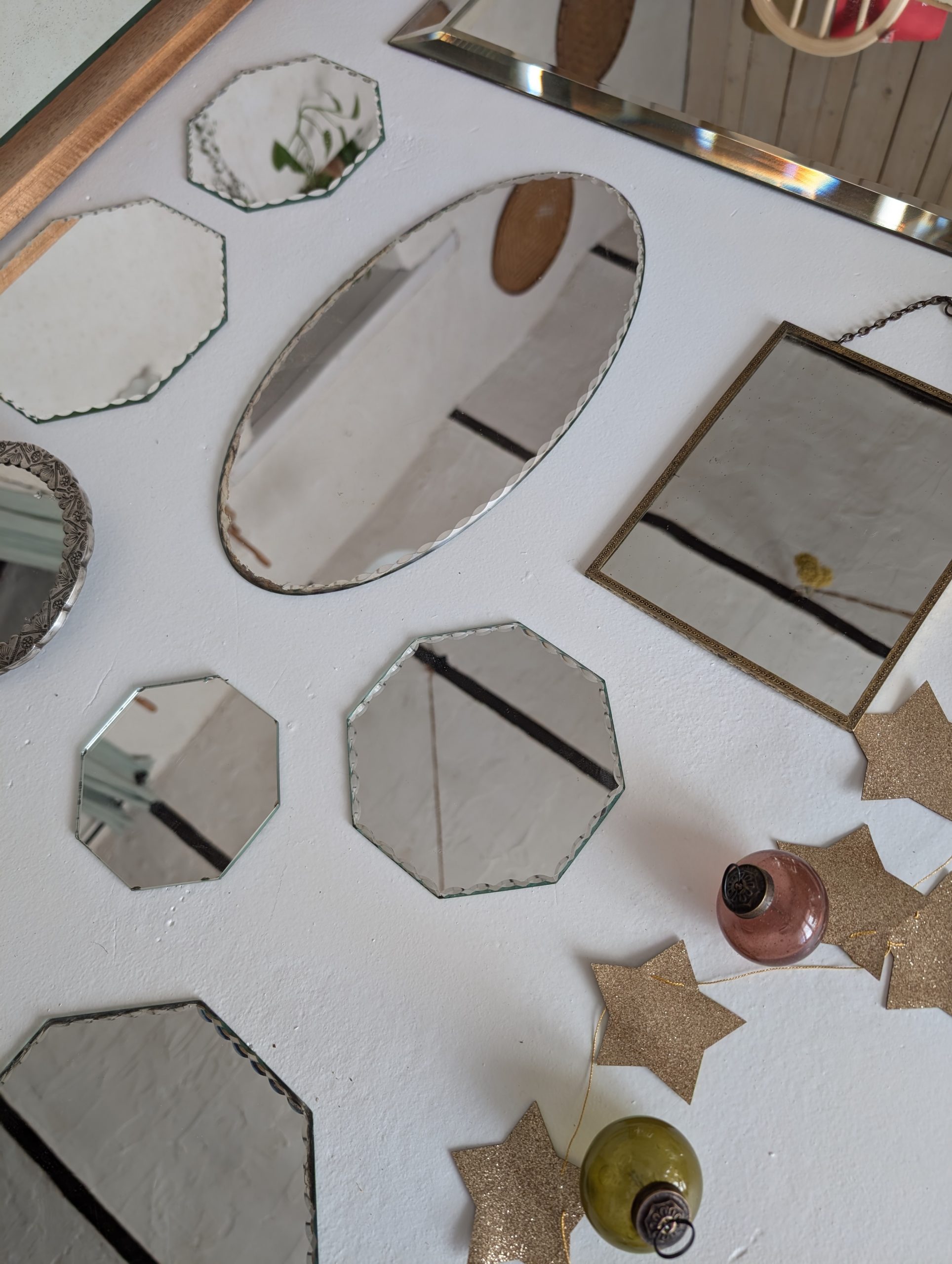 Anciens miroirs ciselés 8 Anciens miroirs ciselés