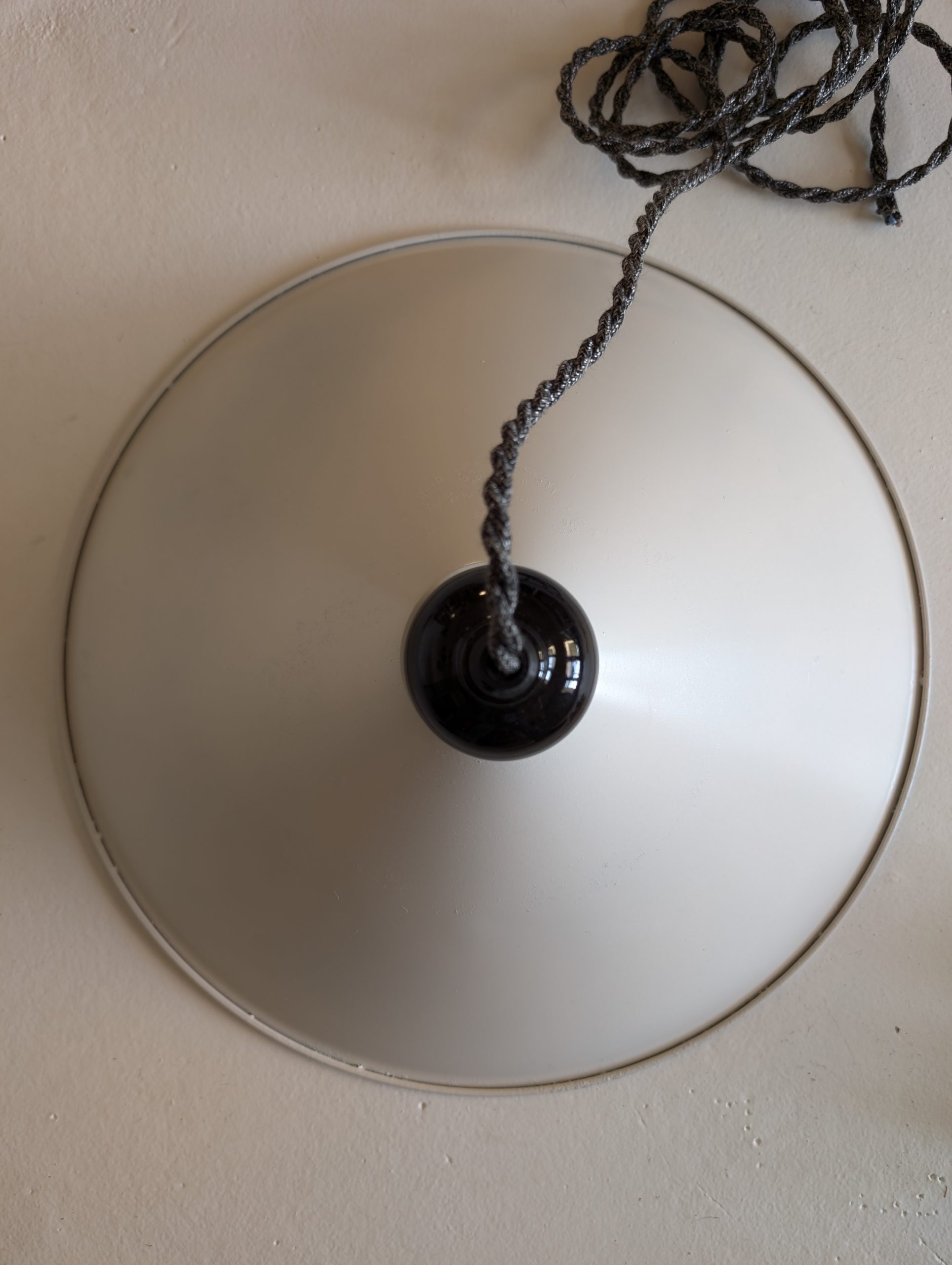 Grand luminaire en métal vintage 3 Grand luminaire en métal vintage bicolore