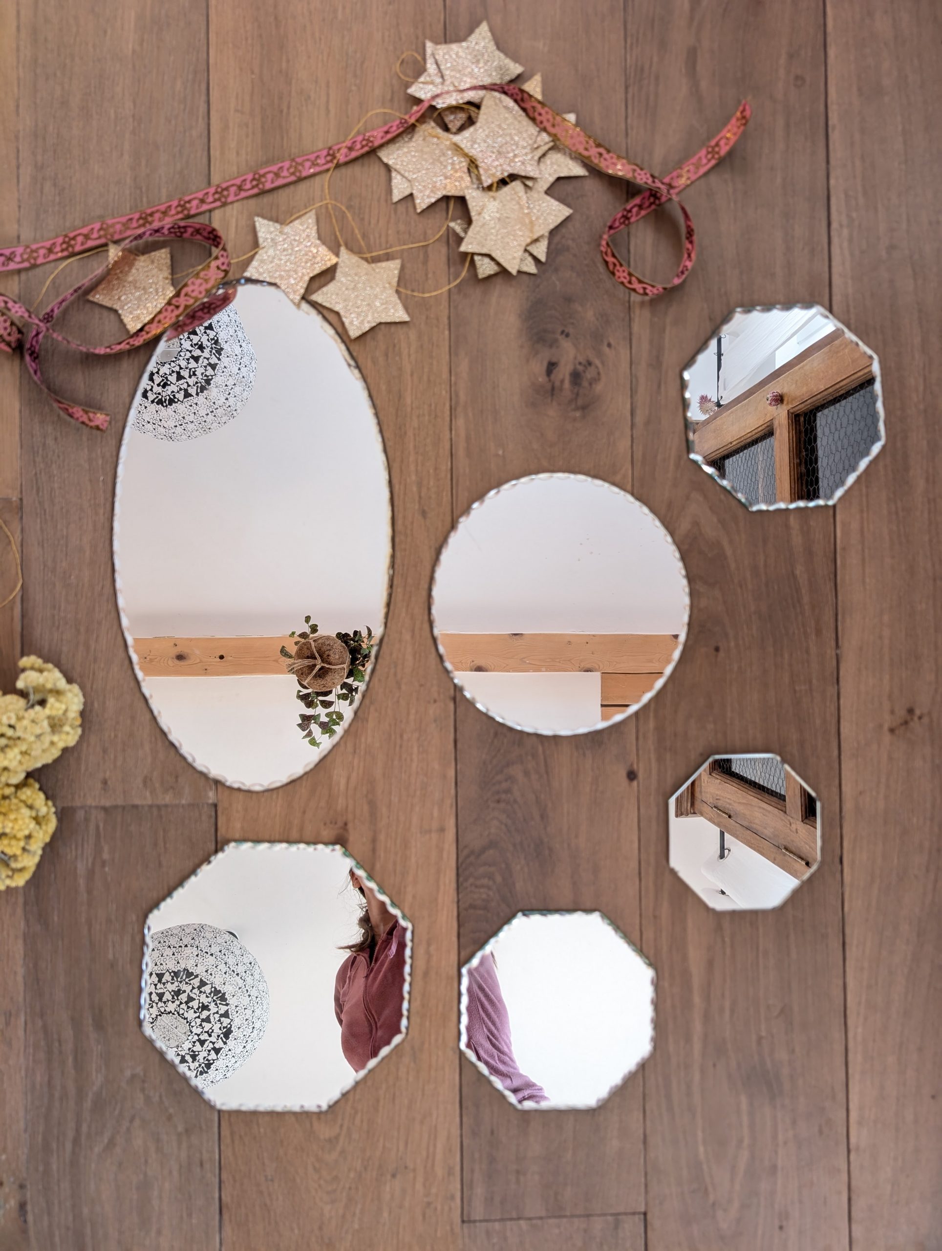 Anciens miroirs ciselés 1 Anciens miroirs ciselés