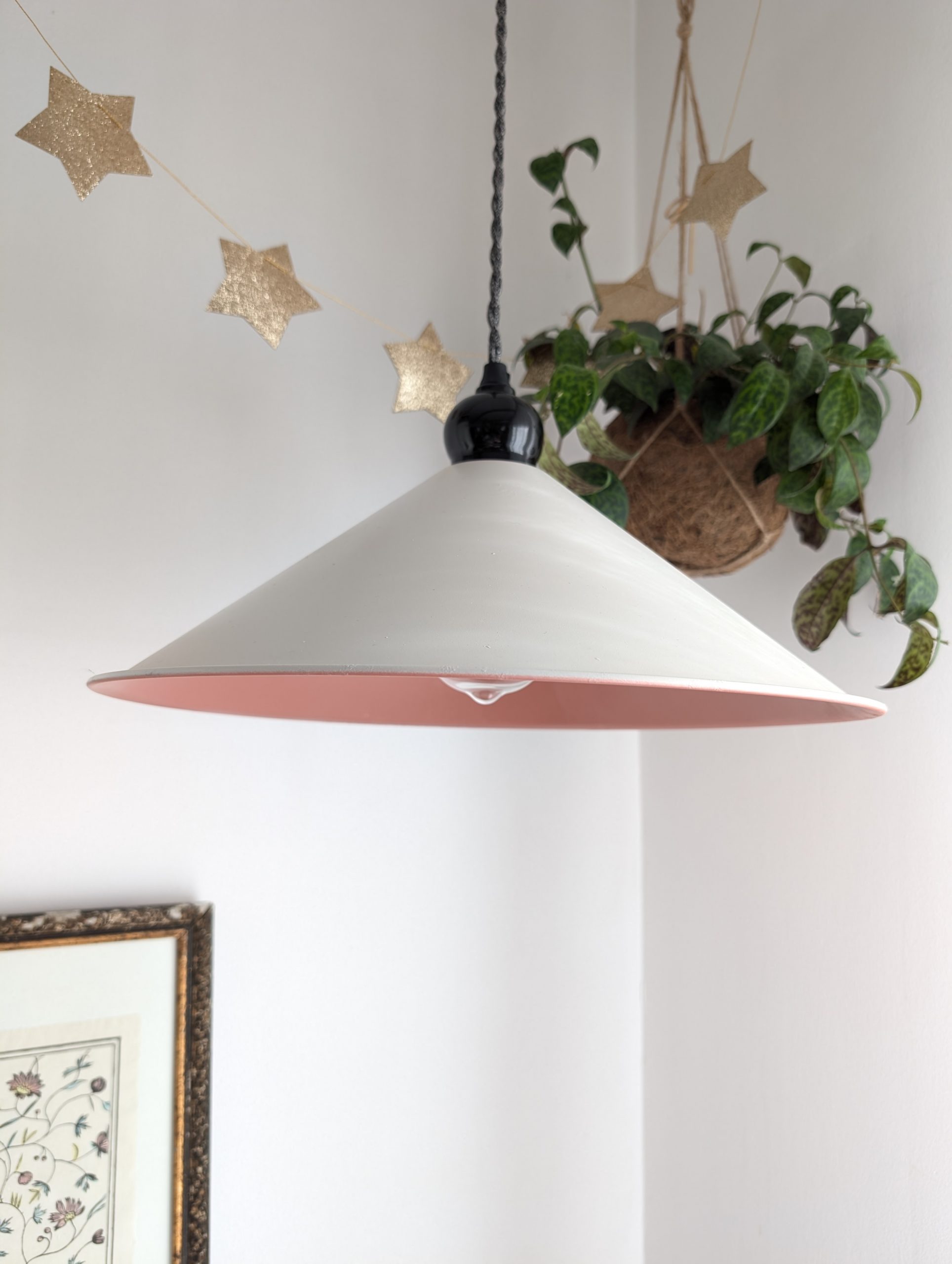 Grand luminaire en métal vintage 1 Grand luminaire en métal vintage bicolore